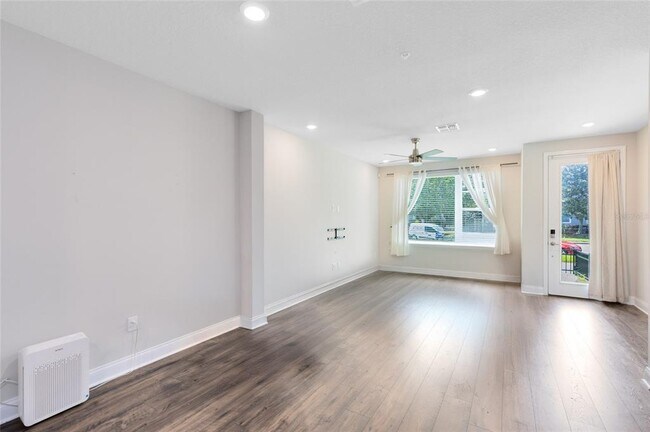 Foto del edificio - 8673 Tavistock Lakes Blvd