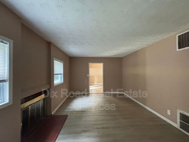 Building Photo - 1739 Embury Park Rd