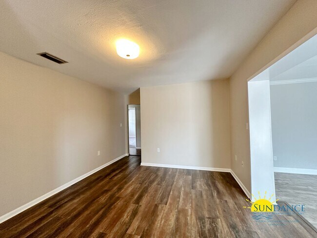 Building Photo - Gorgeous 3 Bedroom Home in Mary Esther!