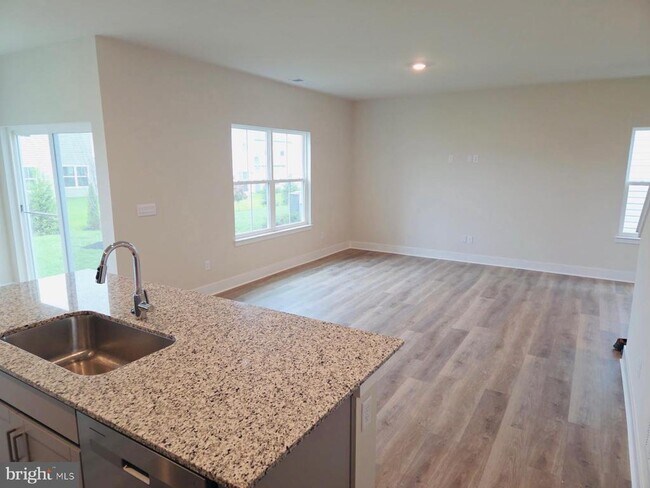 Building Photo - 232 Munsee Cir