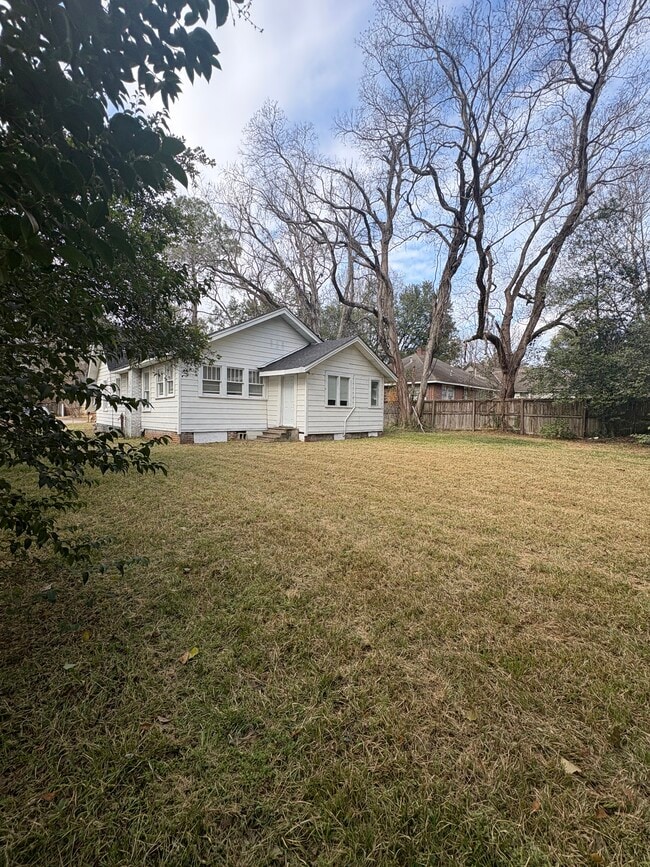 Building Photo - 3369 Montezuma Rd