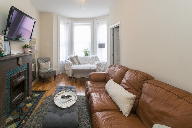 Foto del edificio - 2137 N Sheffield Ave