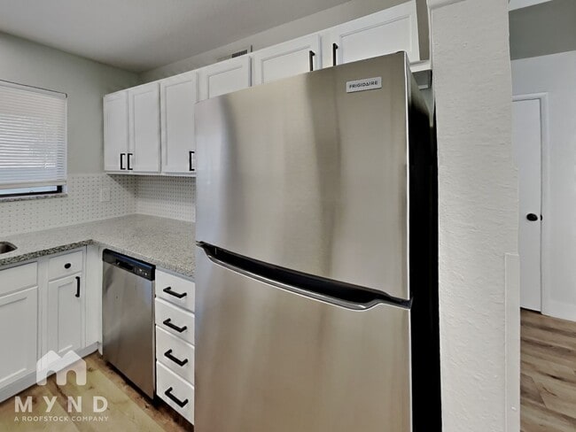 Foto del edificio - 4336 N Fox Point Dr