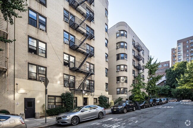 Building Photo - 736 W 186th St