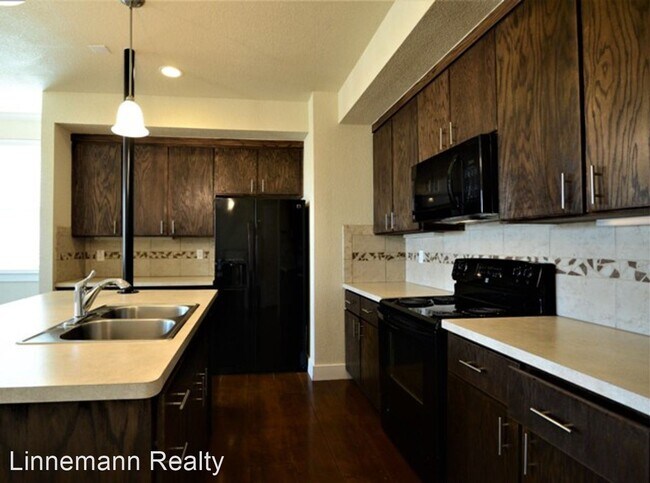 Building Photo - 3 br, 2.5 bath House - 2320 Verna Lee Blvd