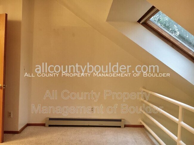 Foto del edificio - 1825 Marine St