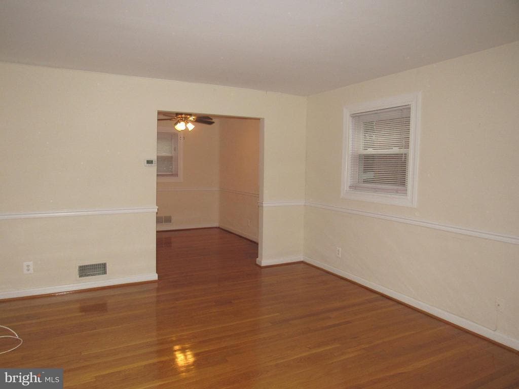 Primary Photo - 121 E Glendale Ave