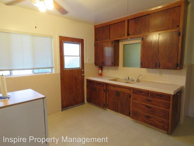 Building Photo - 3 br, 2 bath House - 6463 Mesquite Avenue