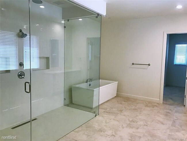 Building Photo - 5 br, 6 bath House - 106 Fountain Frk