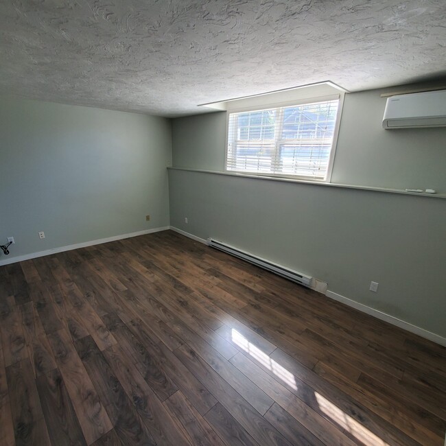 Building Photo - 375 Lutz St