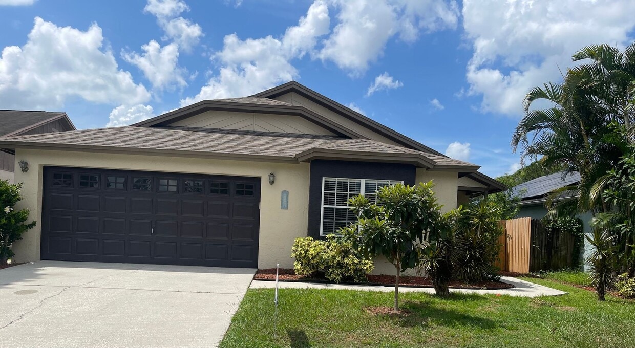 Primary Photo - Providence Lakes beauty for rent and READY...