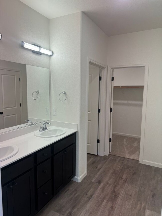 Foto del edificio - Modern 4-Bedroom New Build in Hughson – Built 2024