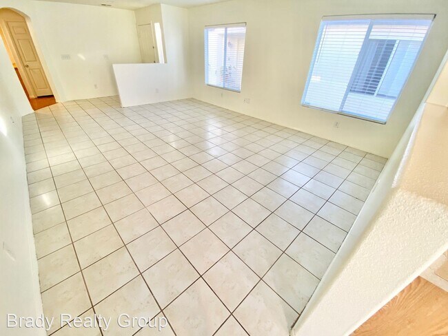 Foto del edificio - 3 br, 2 bath House - 5874 Rainbow Bridge D...