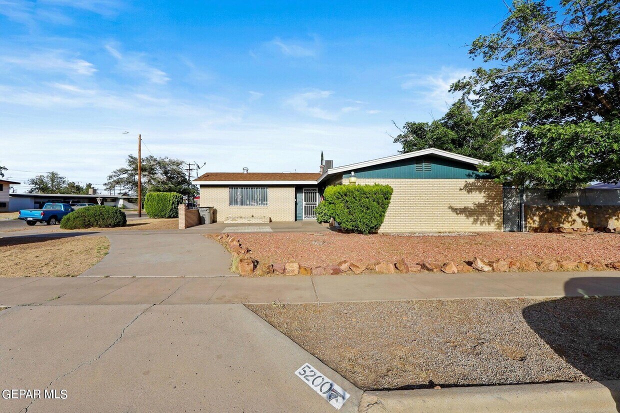 Primary Photo - 5200 Raintree Ave