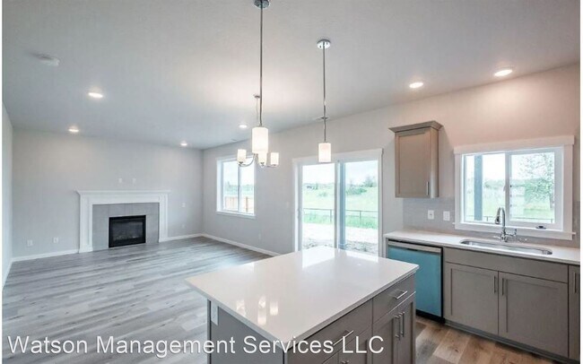 Building Photo - 3 br, 2 bath House - 4583 Sagecrest Dr NE