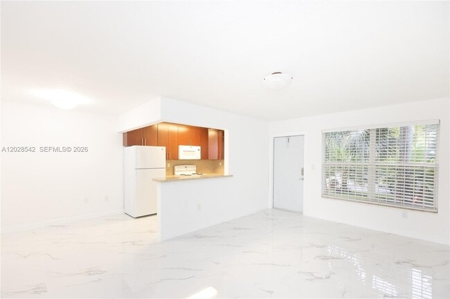 Building Photo - 1060 NE 78th St