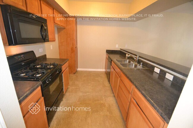 Foto del edificio - 12076 S Broadway