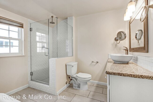 Building Photo - 2 br, 1 bath Apartment - 1201-1207 Washing...