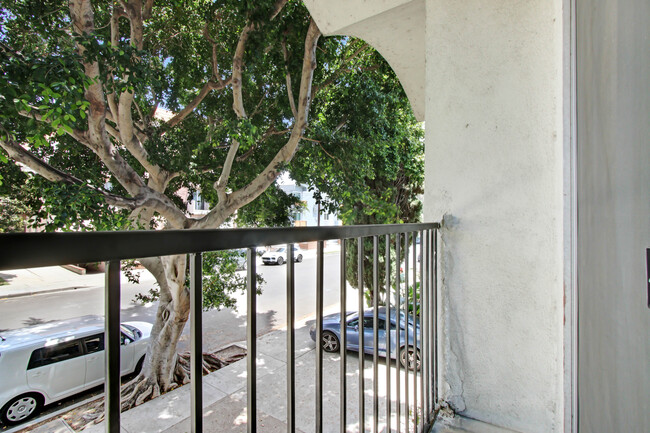 Foto del edificio - 1705 Purdue Ave in West LA - steps to SM B...