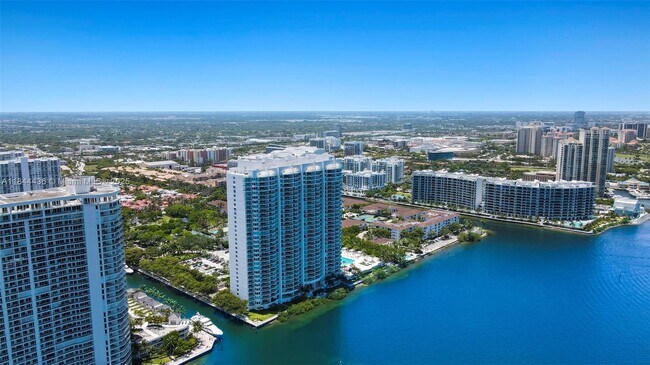 Foto del edificio - 3301 NE 183rd St