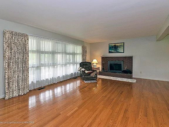 Foto del edificio - "Charming 3-Bed, 3-Bath Gem with Spacious 1774 Sq. Ft. in East Lansing"