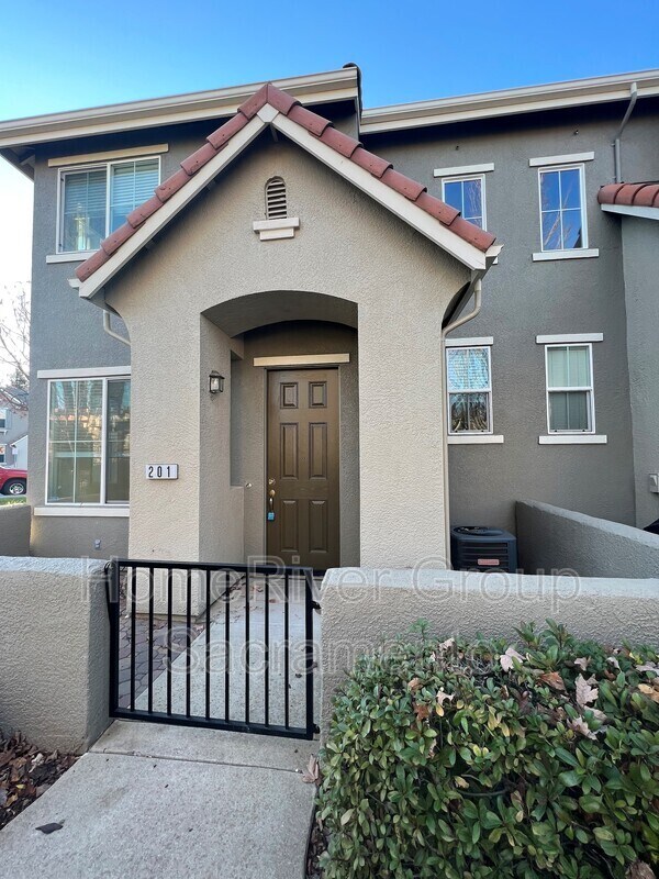 201 Esplanade Cir, Folsom, CA 95630 Condo for Rent in Folsom, CA