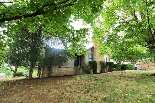 Photo - 706 Greenbriar Drive Apartment