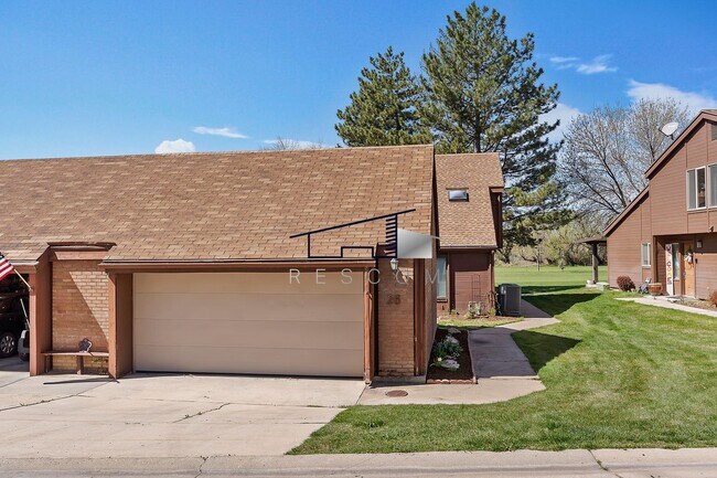 Building Photo - Beautiful Pleasant View 2 Bedroom Condo on the Golf Course!
