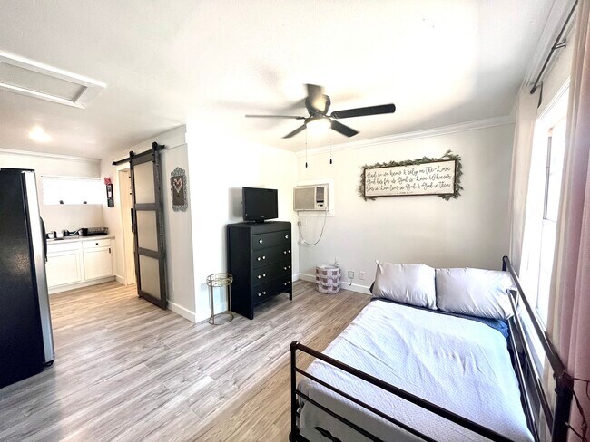 Foto del edificio - 7819 Glider Ave