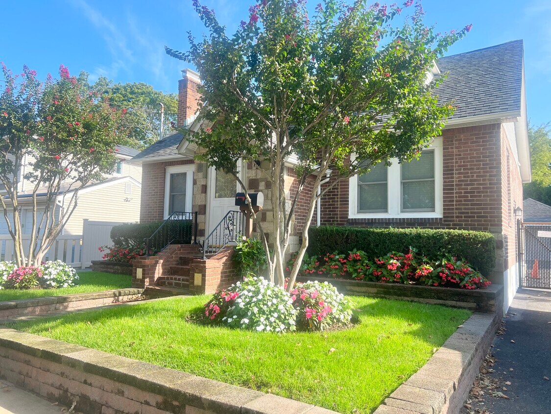 Foto principal - 1961 Bellmore Ave