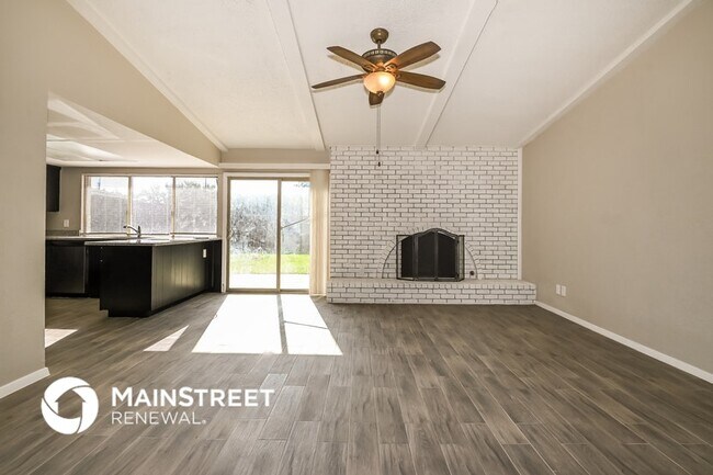 Building Photo - 450 Thistle Dr
