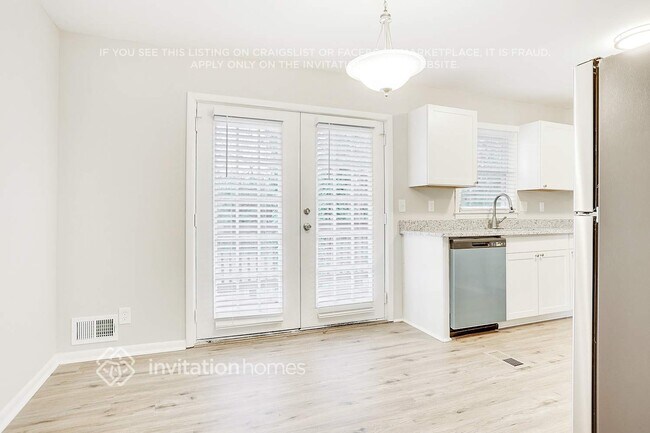 Foto del edificio - 1588 Hampshire Pl
