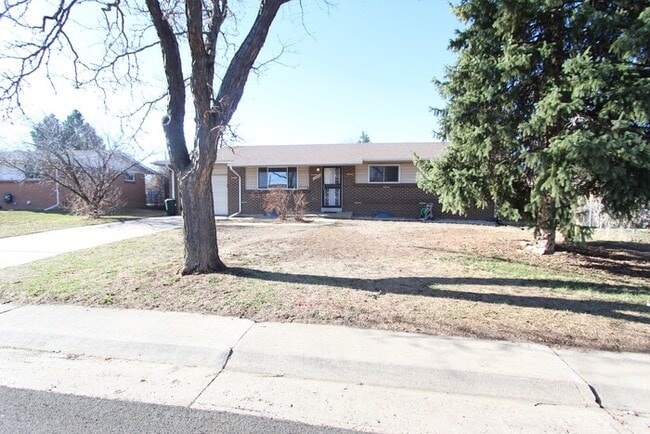 Building Photo - Nice 3 Bed 3 Bath home in Quiet Aurora Hills Neighborhood
