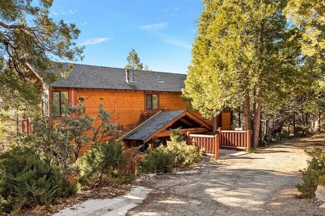 Foto del edificio - 683 Grass Valley Rd