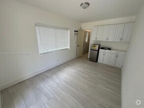 Building Photo - 930 SW 29th St