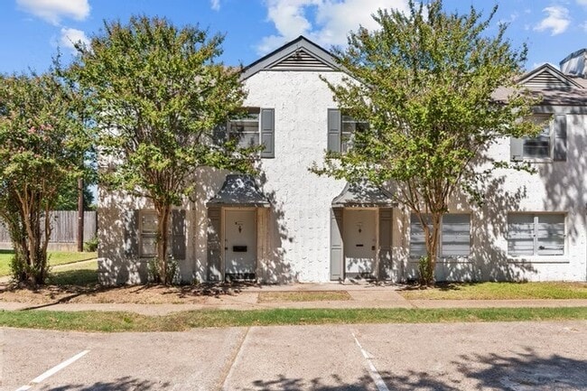 Building Photo - Townhomes at South Highlands