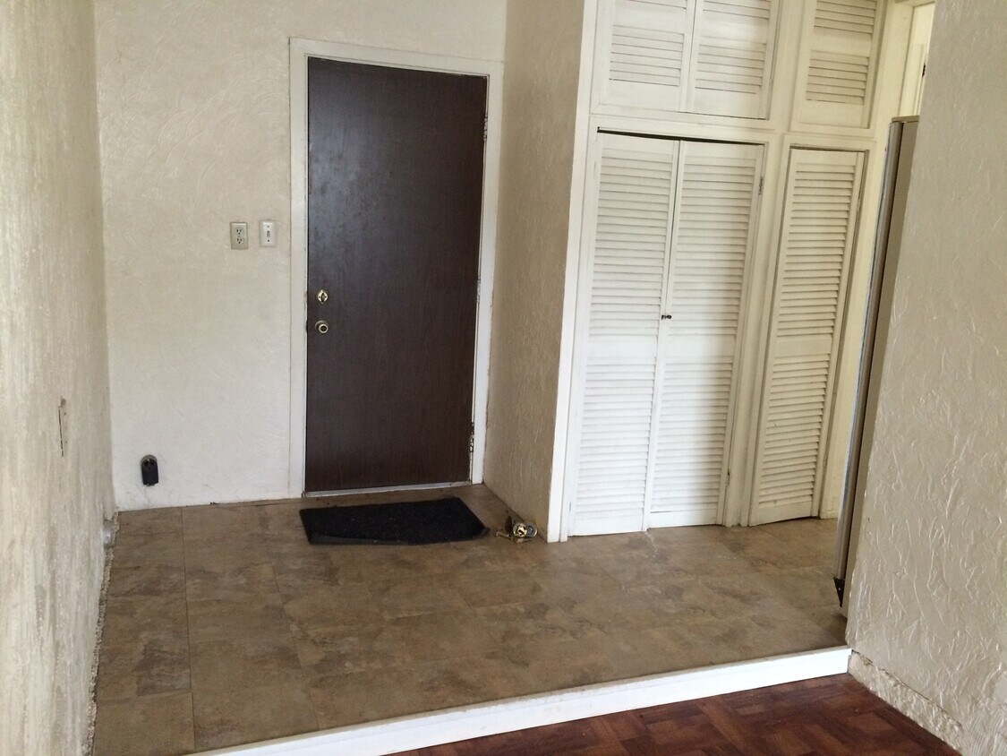 Foto principal - 912 West Clayton Avenue