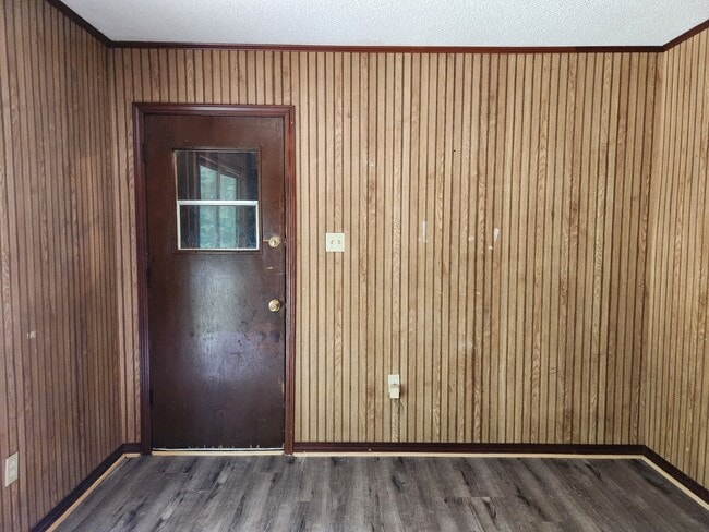 Foto del edificio - 2131 Woodside Dr