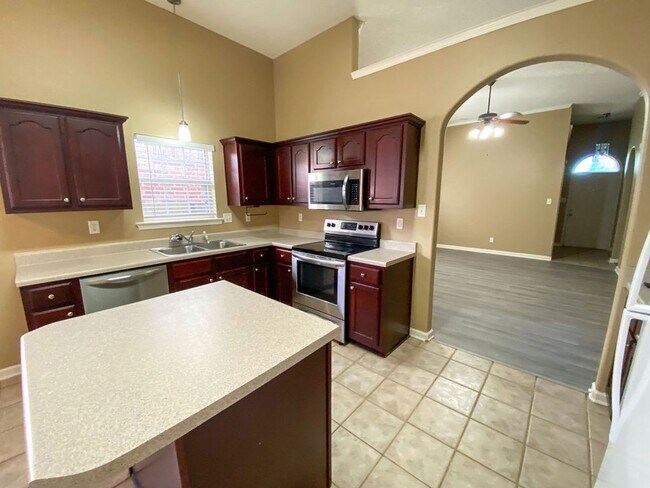 Building Photo - 3 bed, 2 bath in Cordova near Shelby Farms