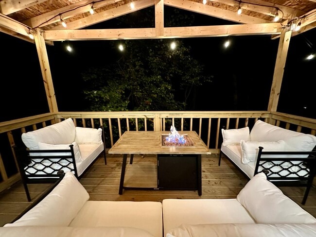 Foto del edificio - 159 Wolfe Hill Rd