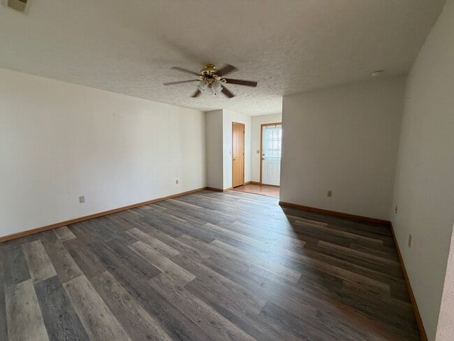 Building Photo - 2 Bed, 2 Bath Duplex outside of City Limits!