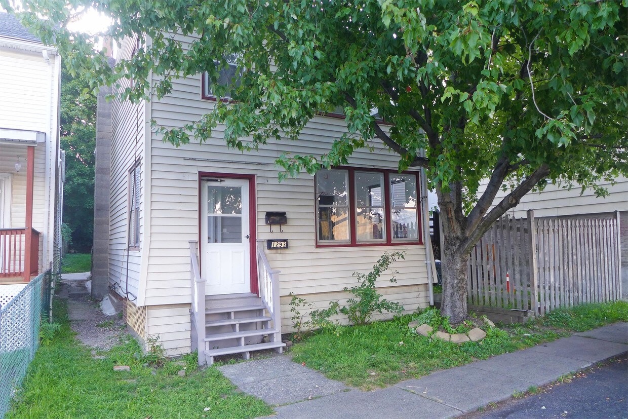 Primary Photo - 1293 2nd Ave