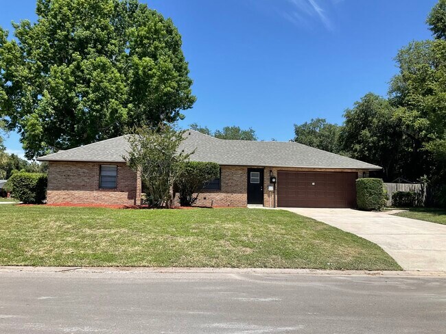 Building Photo - 1751 Moss Ct