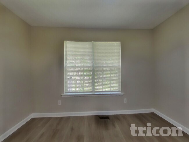 Building Photo - 165 Bridge Landing