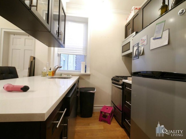 Building Photo - 309 E 5th St