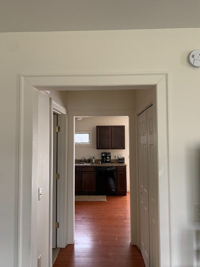 Foto del edificio - Charming 2-Bedroom Duplex for Rent in Brid...