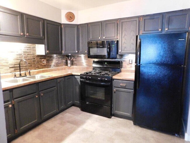 Foto del edificio - Charming 1BR Condo in Milwaukee