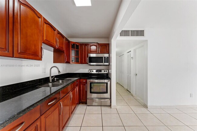 Foto del edificio - 4300 NW 79th Ave