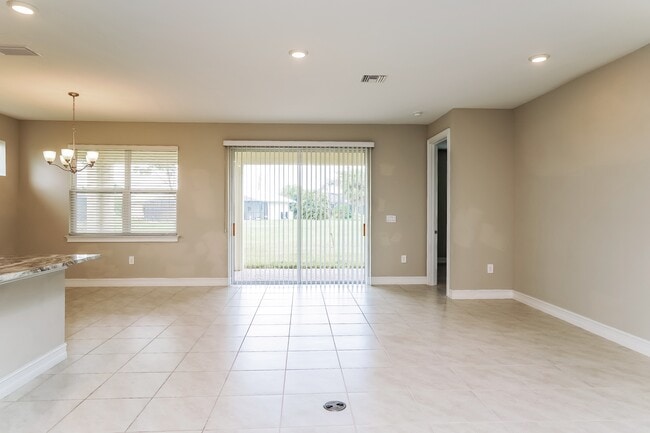 Building Photo - 603 Vinca Rosea