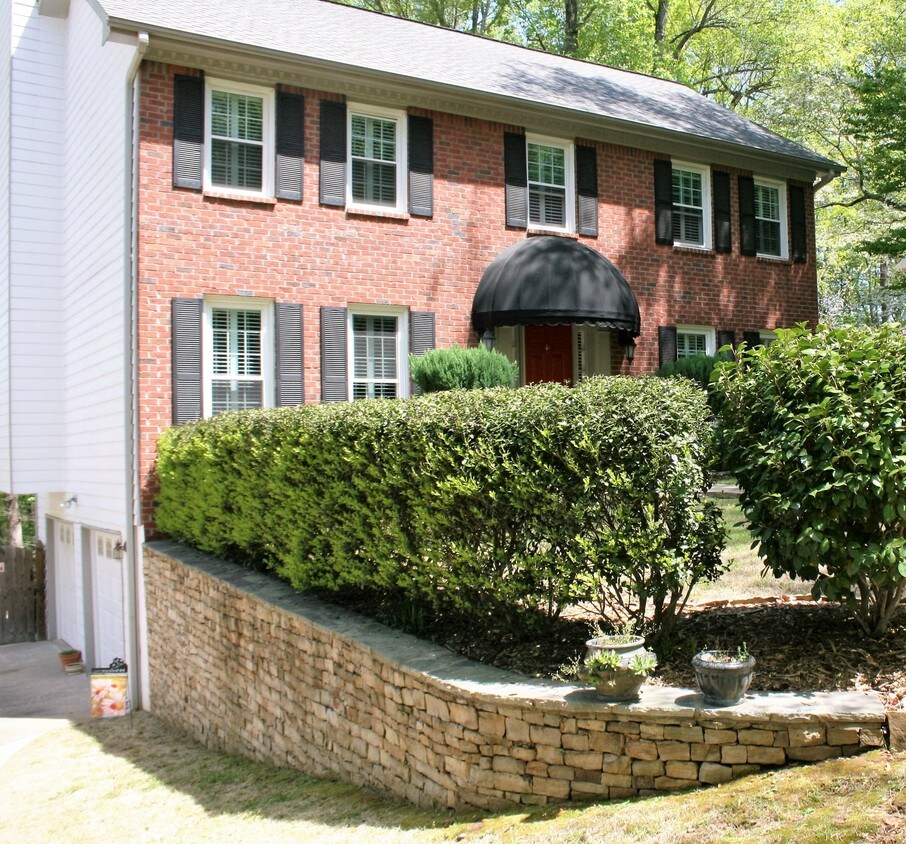 8571 Birch Hollow Dr, Roswell, GA 30076 House Rental in Roswell, GA